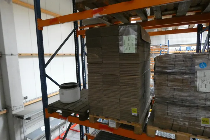 Konvolut Zuschnitt B-Welle braun 250x350mm Umfang: Palette mit Inhalt